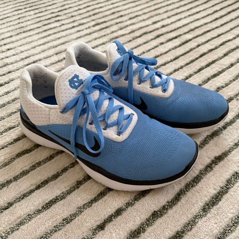 UNC Nike Frees